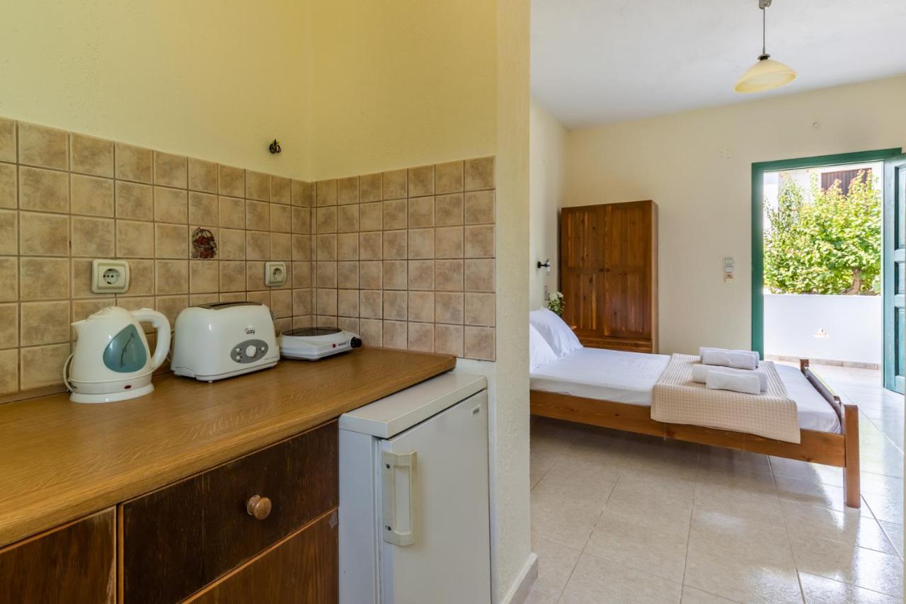 Skopelos Evergreen Apartments สตาฟิลอส ภายนอก รูปภาพ