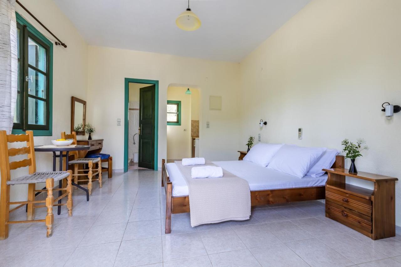 Skopelos Evergreen Apartments สตาฟิลอส ภายนอก รูปภาพ