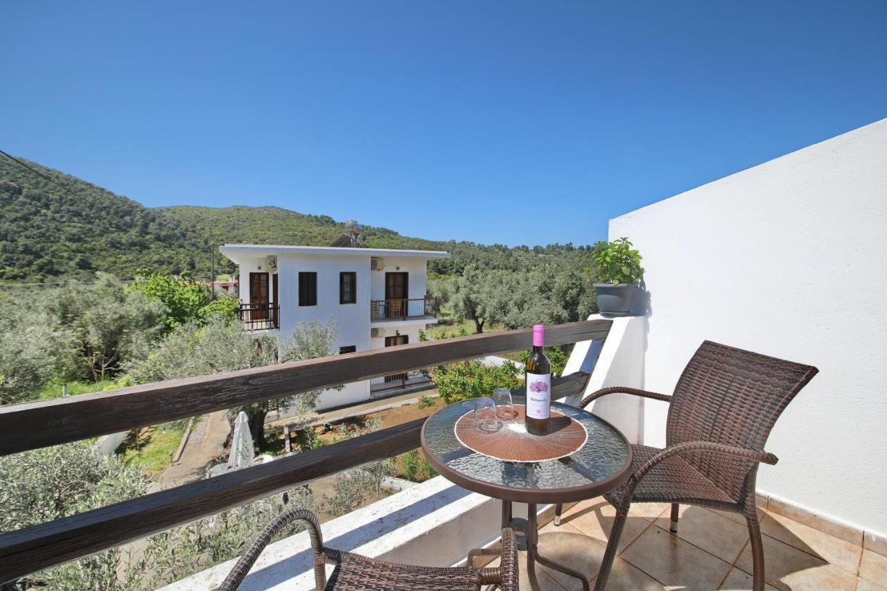 Skopelos Evergreen Apartments สตาฟิลอส ภายนอก รูปภาพ