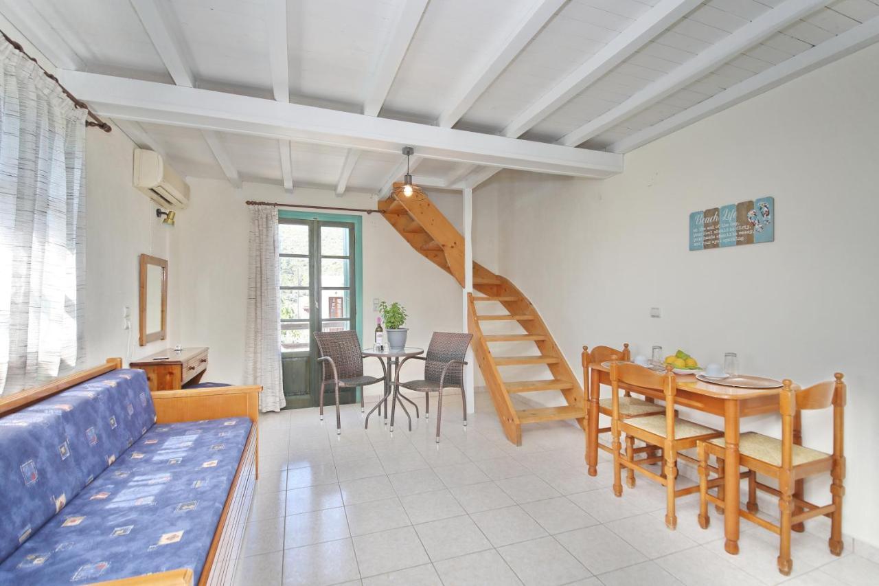 Skopelos Evergreen Apartments สตาฟิลอส ภายนอก รูปภาพ
