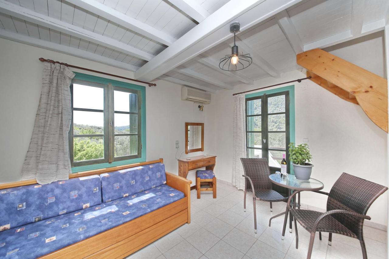 Skopelos Evergreen Apartments สตาฟิลอส ภายนอก รูปภาพ