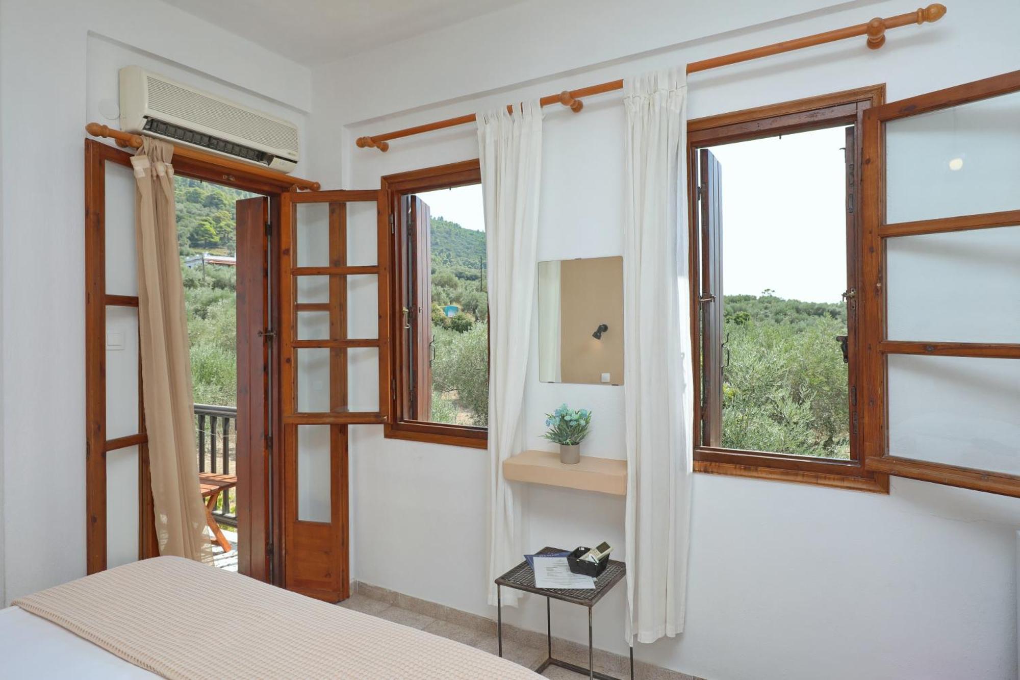 Skopelos Evergreen Apartments สตาฟิลอส ภายนอก รูปภาพ