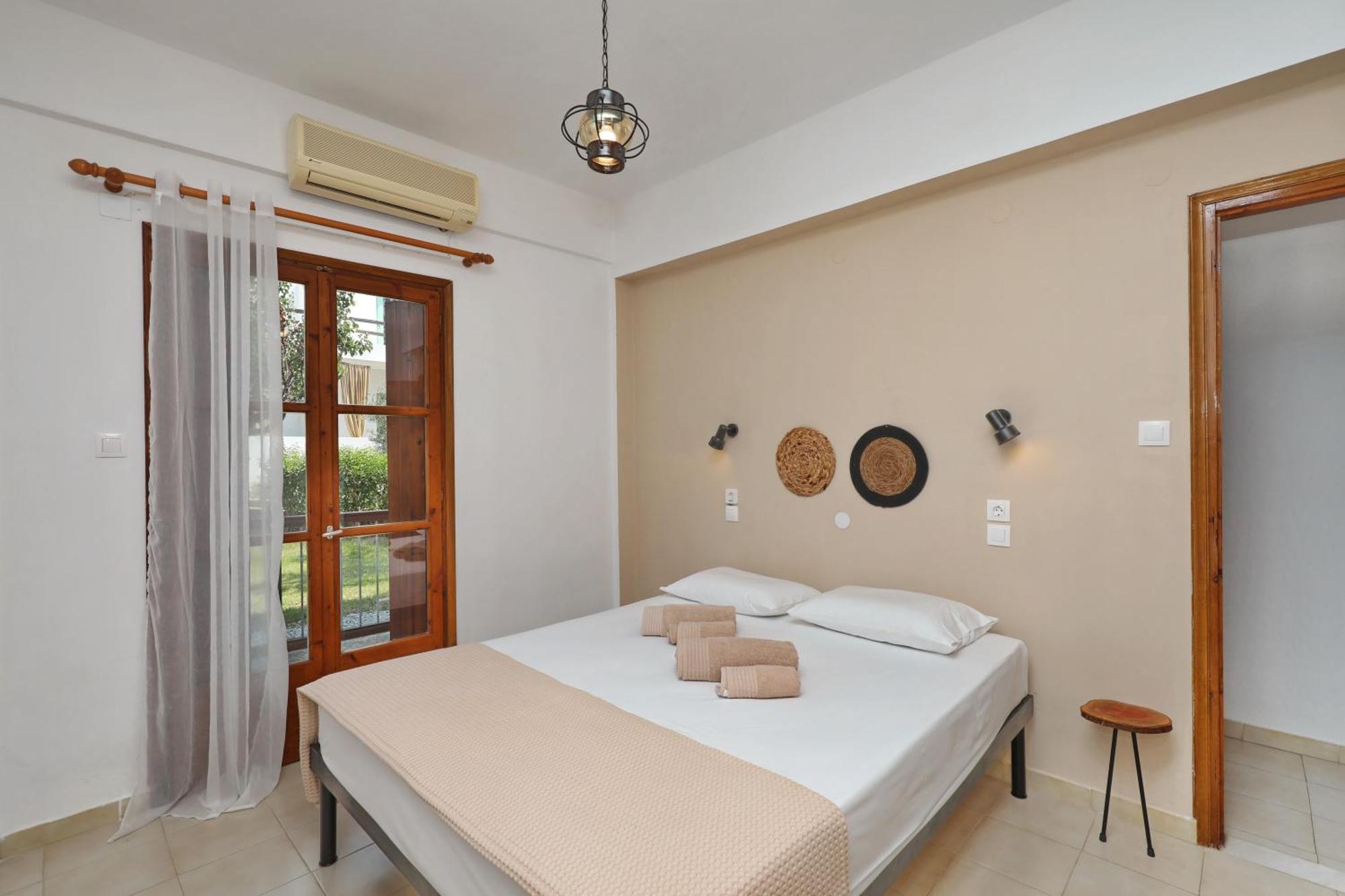 Skopelos Evergreen Apartments สตาฟิลอส ภายนอก รูปภาพ